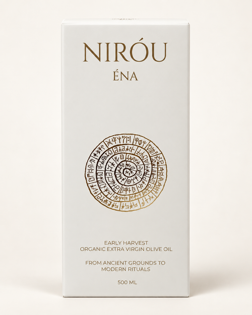 NIRÓU ÉNA presentation carton, clean studio front